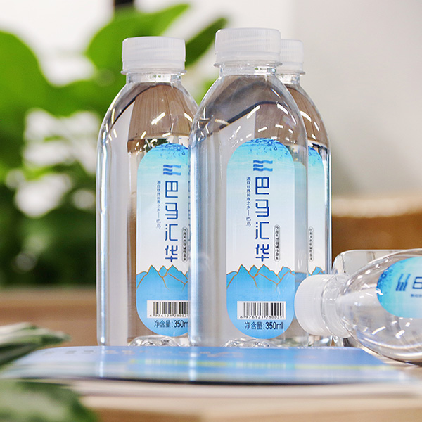 “巴马世界杯在线官网
”饮用天然泉水.jpg “巴马世界杯在线官网
”饮用天然泉水.jpg